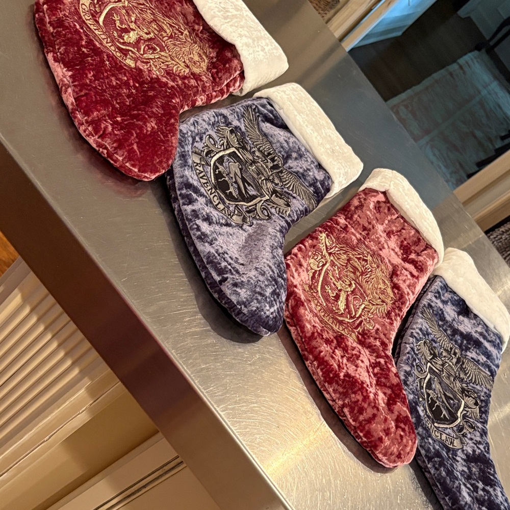 Harry Potter for Pottery Barn 4 Christmas stockings gryffindor Ravenclaw 2 each